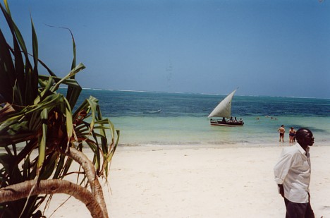 Keňa - Biela pláž pri Mombase - 