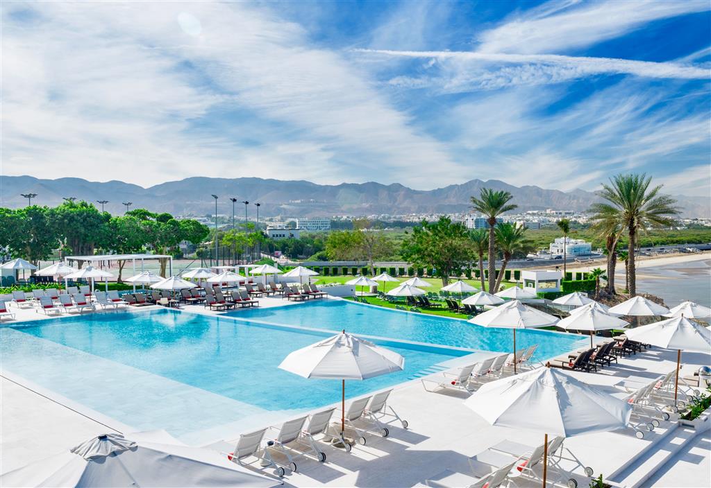Ultra Last Minute – Omán, Maskat, Crowne Plaza Muscat 4* za 1 439,20 € z Bratislavy (7 nocí, all inclusive)