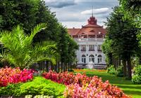 Slávne Karlove Vary - Becherovka, kúpele, skláreň, záhadný zámok - 4