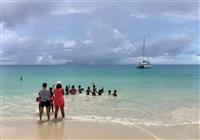 Vanilkové ostrovy pre sympatickú rodinu# - Beau Vallon má vynikajúcu polohu, bielučký piesok a nádherné more. foto: Ľuboš FELLNER – BUBO - 4