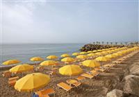 pláž pred hotelom Hilton Giardini Naxos