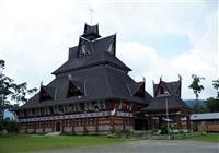 V severosumatránskom meste Berastagi nájdete architektonicky veľmi zujímavý kostol sv.Františka z As
