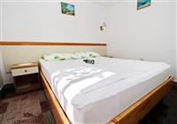 Apartmány Ana - dvoulůžková ložnice, oddělená malá kuchyně -  Apt. 2(+0) - 3