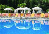 Parc Hotel Gritti - bazén se lehátky - 3