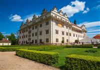 Zámek UNESCO, procházka skalními útvary a české Versailles - 4