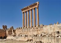 Jordánsko - Libanon - Majestátny chrám boha Jupitera sa dvíha nad ruinami mesta. Patrí k najväčším v staroveku a keď sa po - 3