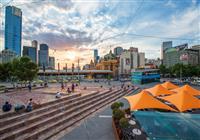 Federation square je miestom stretnutí a veľkých podujatí. Odtiaľto viete ísť na vyhliadku do budovy