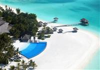 Velassaru Maldives  - Areál s bazénom a plážou - 3