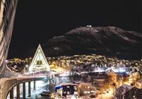 Krásny pohľad na Arktickú katedrálu a stanicu lanovky na hore Storsteinen.
foto: Zuzana HÁBEKOVÁ – B