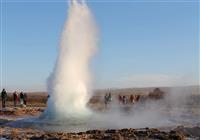 Grónsko, Island a Faerské ostrovy - Strokkur - najznámejší islandský gejzír. Takéto divadlo si užijeme každých 6 až 8 minút, niekedy dok - 4