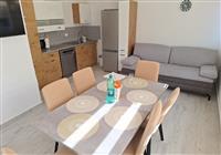 Apartmány Dana - Chorvátsko - Vodice - Srima - apartmány Danu - štvorlôžkový apartmán s dvomi prístelkami - denná mie - 4