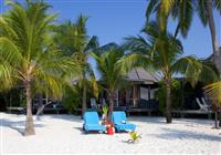 Kuredu Island Resort & Spa Maldives - Hotelový Resort Kuredu Island Resort & Spa Maldives - Piesočnatá pláž a lehátka - 2