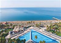 bazen a plaz hotela Adora Resort v stredisku Belek v Turecku