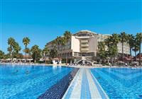 bazen hotela Adora Resort v stredisku Belek v Turecku