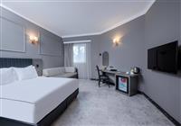 izba s pristelkami hotela Adora Resort v stredisku Belek v Turecku