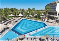 bazen hotela Adora Resort v stredisku Belek v Turecku