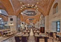 hlavna restauracia v hoteli Swandor Topkapi Palace v stredisku Antaya-Lara v Turecku